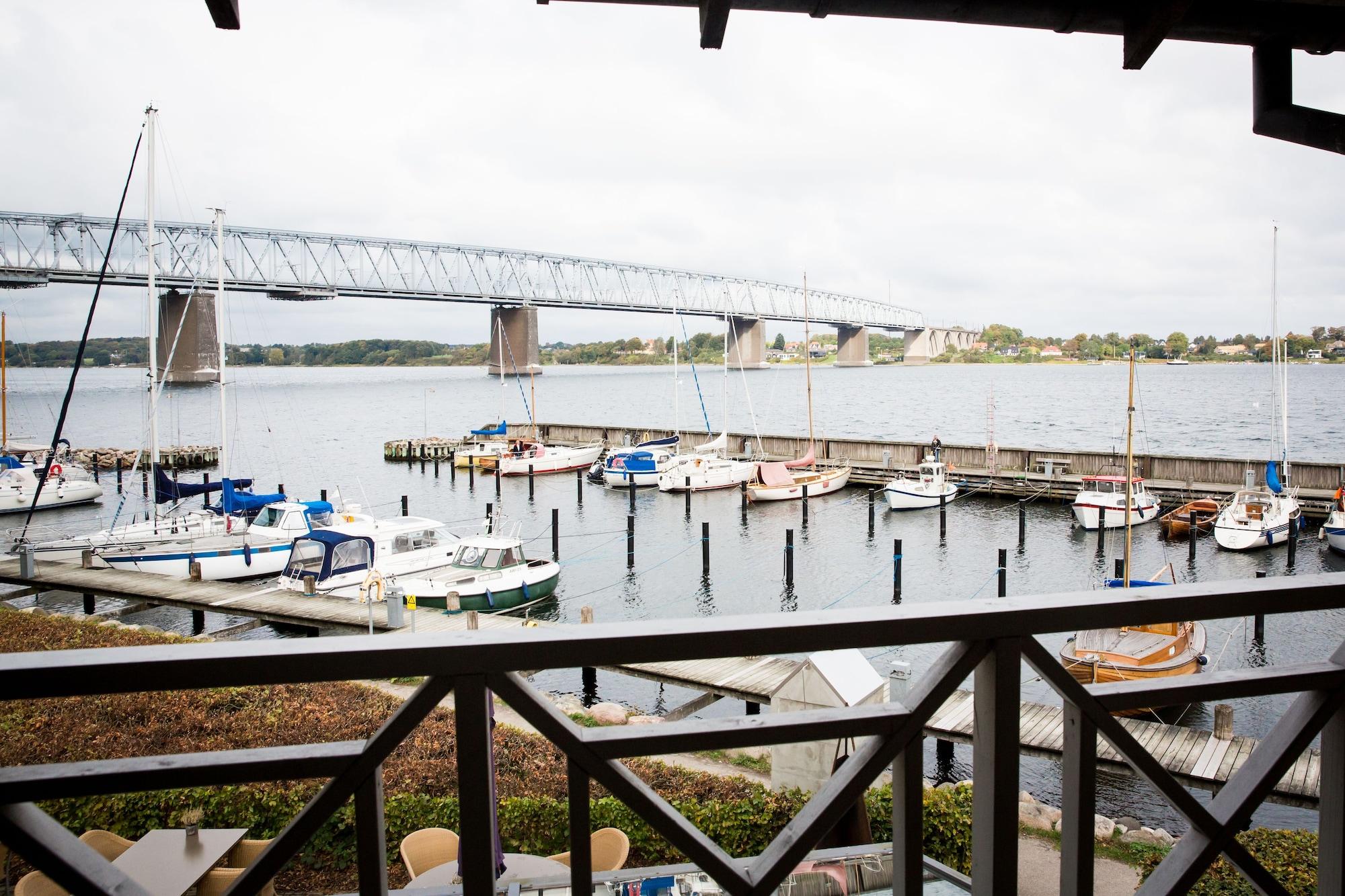 Comwell Kongebrogaarden Hotel Middelfart Exterior foto