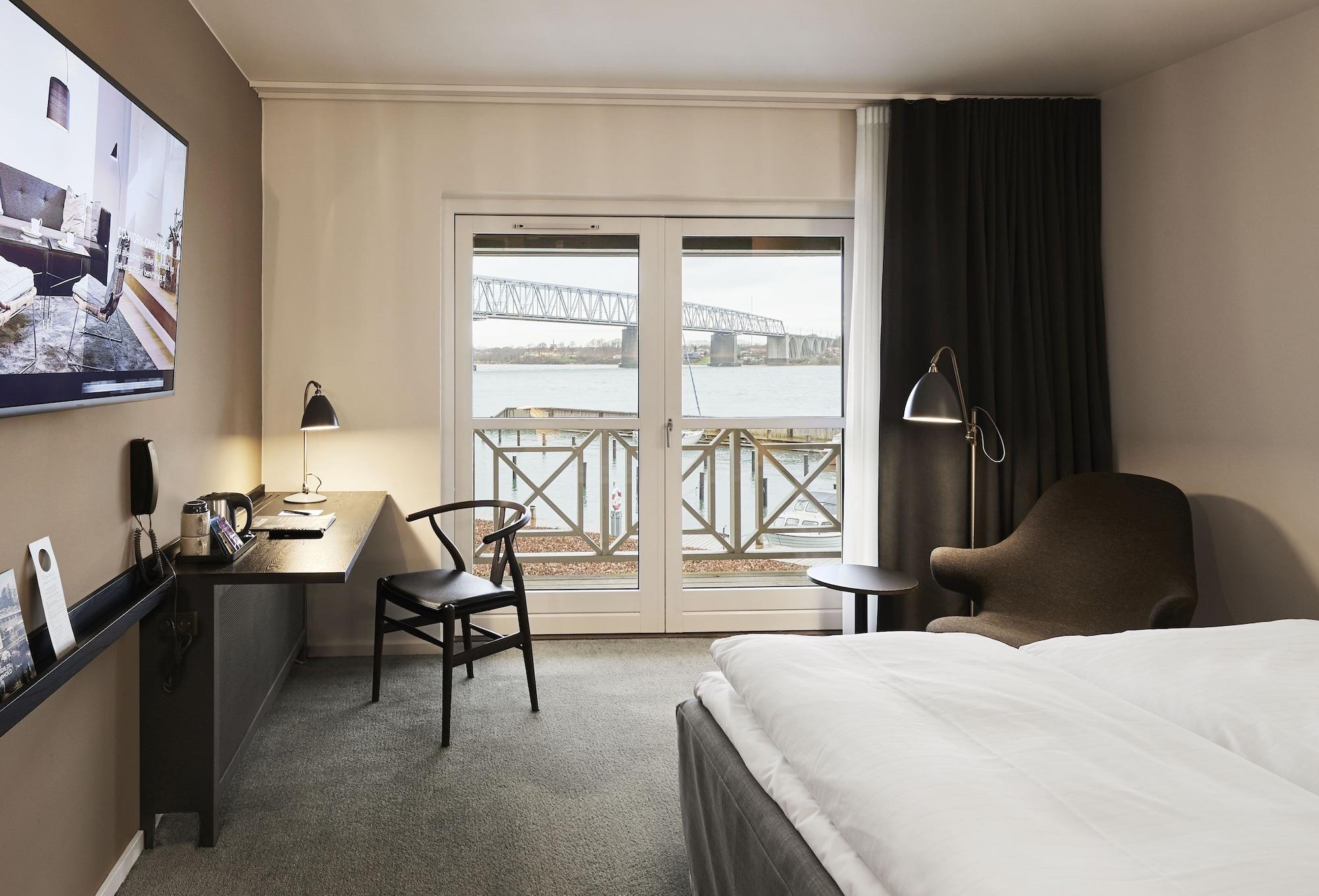 Comwell Kongebrogaarden Hotel Middelfart Exterior foto