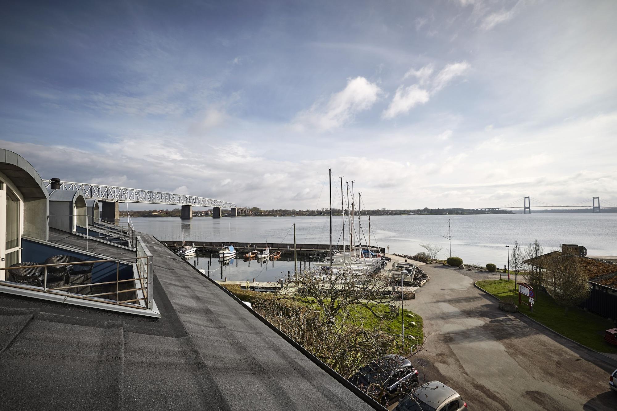 Comwell Kongebrogaarden Hotel Middelfart Exterior foto